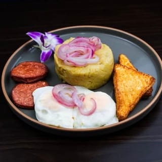 Tres Golpes Con 2 Queso, 2 Huevo Y 2 Salami / Three Strikes with 2 Cheese, 2 Egg & 2 Salami