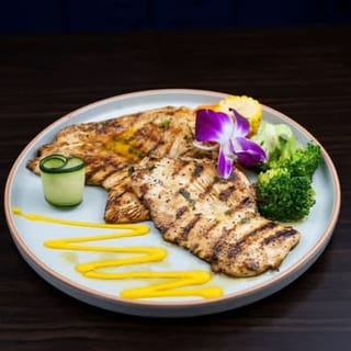Pechuga La Plancha / Grilled Chicken Breast Platter