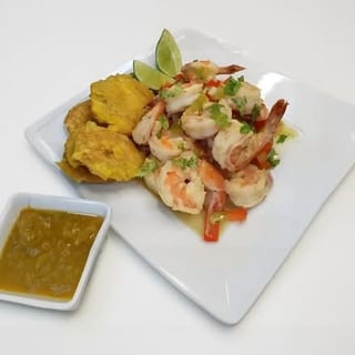 Camarones a La Ajillo O a La Criolla / Shrimp in Garlic or Creole Sauce